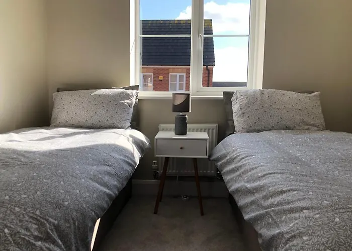 Hill House - 5 Mins Merry Hill - Perfect For Contractors & Families