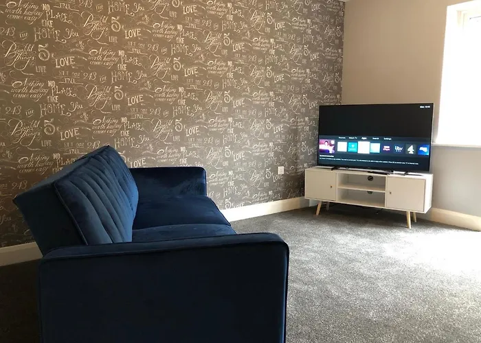 Hill House - 5 Mins Merry Hill - Perfect For Contractors & Families