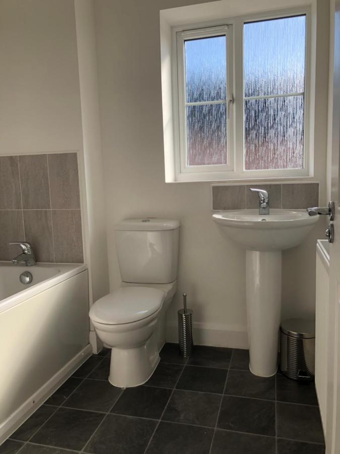 Hill House - 5 Mins Merry Hill - Perfect For Contractors & Families *