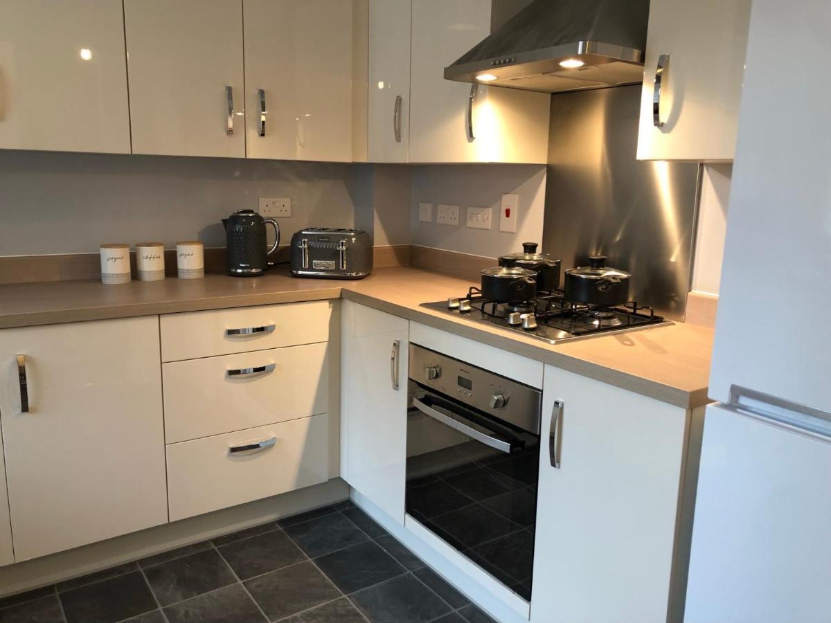 Hill House - 5 Mins Merry Hill - Perfect For Contractors & Families
