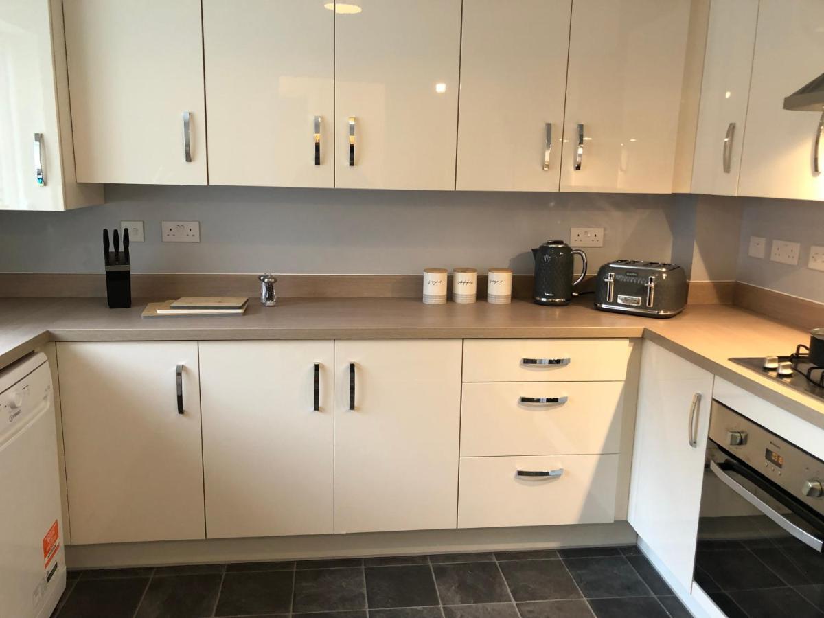 Hill House - 5 Mins Merry Hill - Perfect For Contractors & Families Holiday home
