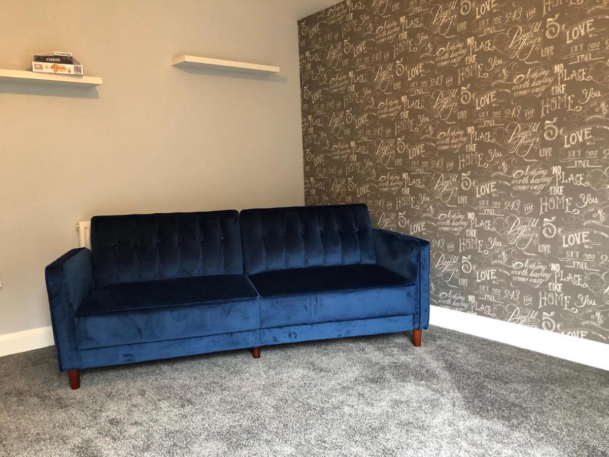 Hill House - 5 Mins Merry Hill - Perfect For Contractors & Families *