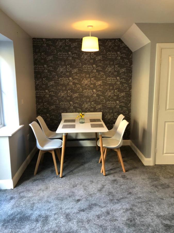 Hill House - 5 Mins Merry Hill - Perfect For Contractors & Families